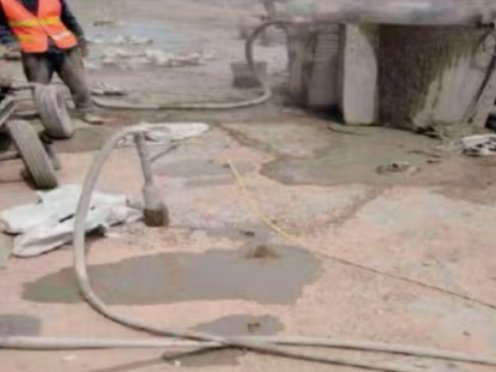 君山水泥混凝土路面板底注浆技术 路面脱空注浆整治方案